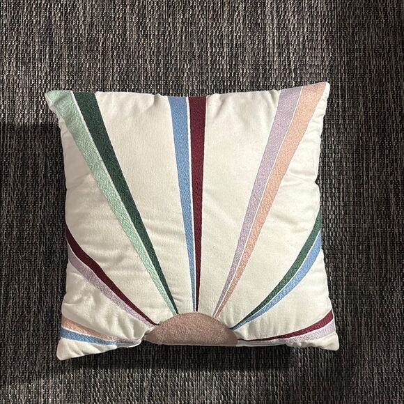 Target accent pillow - Picture 1 of 4